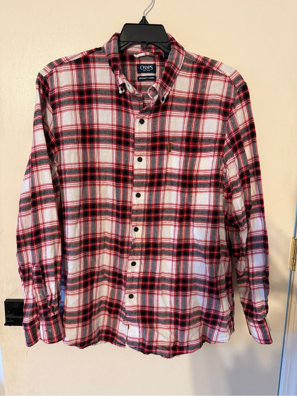 Chaps Men's Red and White Plaid Button-Down Shirt XL. B08